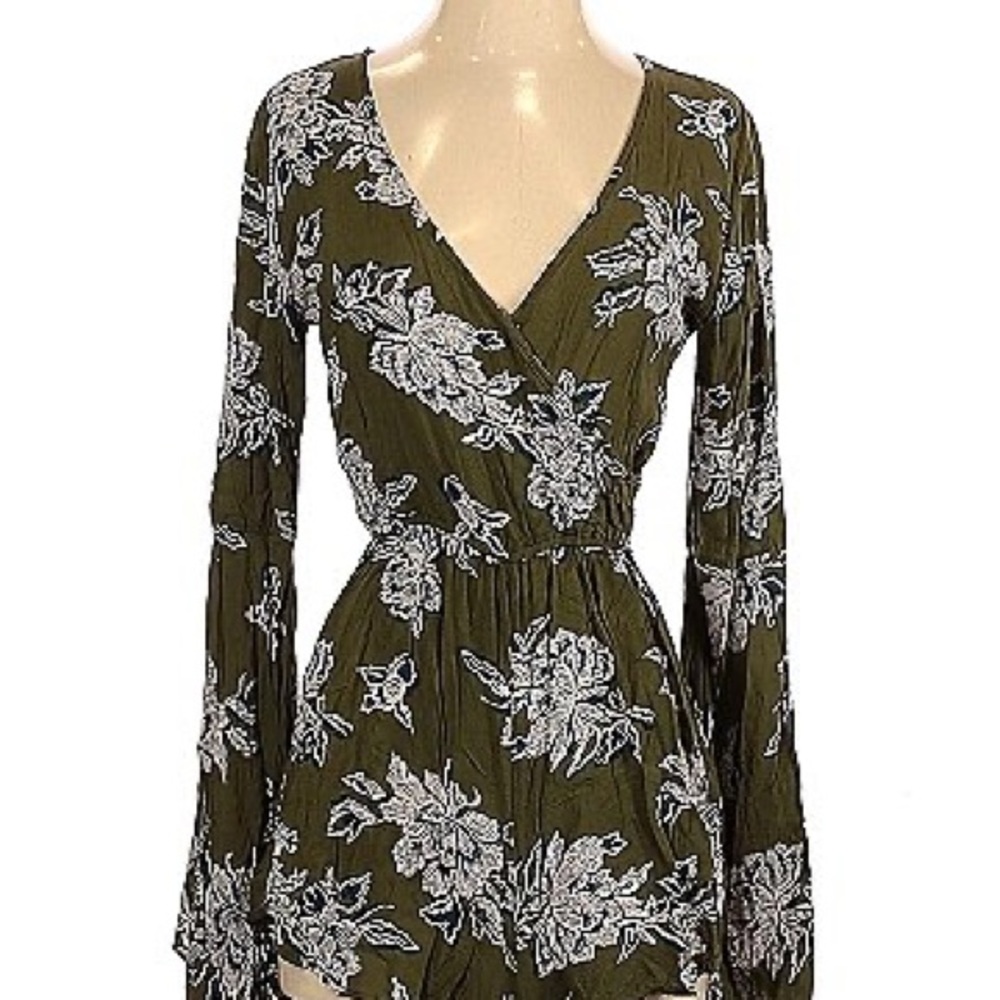 Abercrombie and Fitch green print romper size M